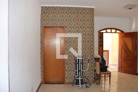 Casa para alugar com 3 quartos, 180m² em Jardim Sao Miguel, Cotia