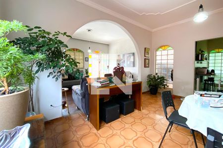 Casa à venda com 3 quartos, 360m² em Fernão Dias, Belo Horizonte