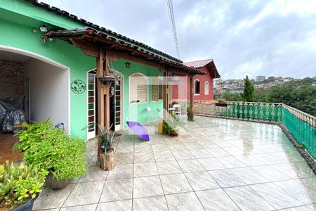 Casa à venda com 3 quartos, 360m² em Fernão Dias, Belo Horizonte