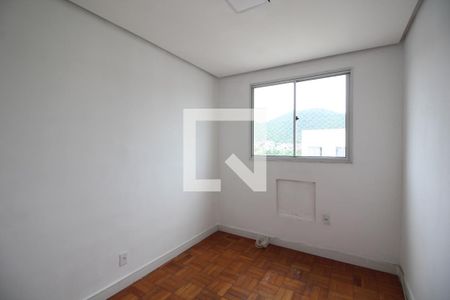 Quarto 1 de apartamento para alugar com 2 quartos, 52m² em Taquara, Rio de Janeiro