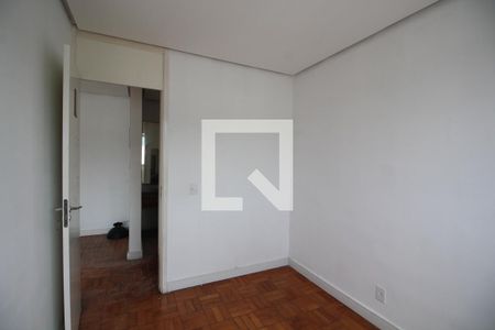 Quarto 1 de apartamento para alugar com 2 quartos, 52m² em Taquara, Rio de Janeiro