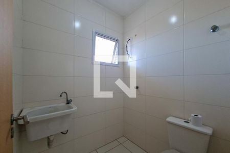 Banheiro de kitnet/studio para alugar com 1 quarto, 46m² em Vila Caiçara, Praia Grande