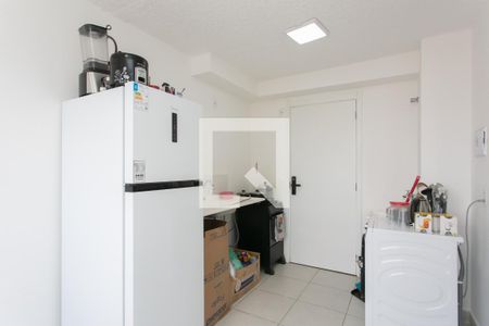 Sala / Cozinha  de apartamento para alugar com 2 quartos, 32m² em Vila Carmosina, São Paulo