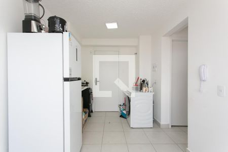 Sala / Cozinha  de apartamento para alugar com 2 quartos, 32m² em Vila Carmosina, São Paulo