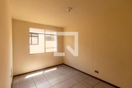 Sala de apartamento para alugar com 2 quartos, 48m² em Uberaba, Curitiba