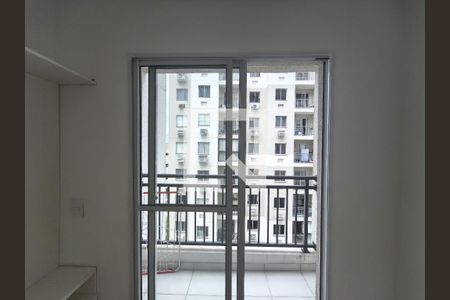 Blindex Sala / Varanda de apartamento para alugar com 2 quartos, 45m² em Anil, Rio de Janeiro