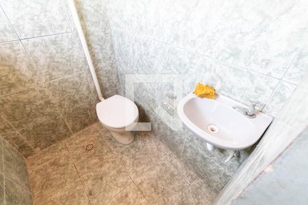 Banheiro de casa para alugar com 2 quartos, 40m² em Santíssimo, Rio de Janeiro