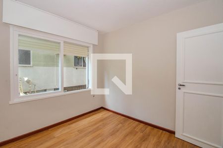 Quarto 1 de apartamento para alugar com 2 quartos, 100m² em Santa Cecília, Porto Alegre