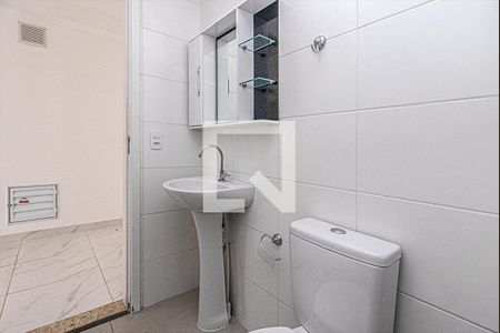 banheiro social_3 de apartamento para alugar com 1 quarto, 24m² em Jardim Santa Emilia, São Paulo