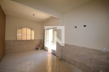 Sala de casa para alugar com 2 quartos, 180m² em Cerâmica, Nova Iguaçu