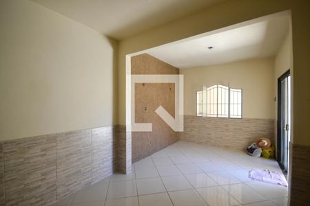 Sala de casa para alugar com 2 quartos, 180m² em Cerâmica, Nova Iguaçu
