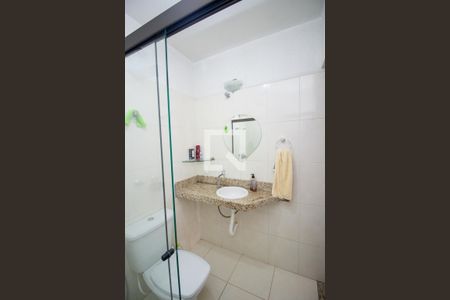 Banheiro da Suíte Casa 1 de casa à venda com 3 quartos, 266m² em Parque Xangri-lá, Contagem