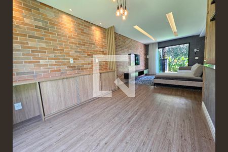 Sala de casa à venda com 3 quartos, 150m² em Vila Cordeiro, São Paulo
