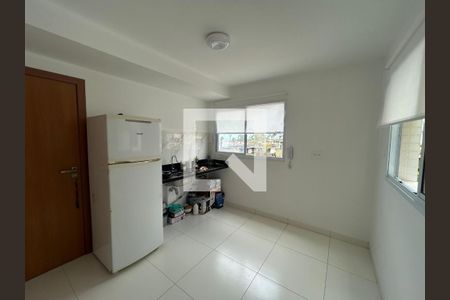 Sala e cozinha de apartamento para alugar com 1 quarto, 24m² em Jardim Placaford, Salvador