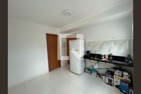 Sala e cozinha de apartamento para alugar com 1 quarto, 24m² em Jardim Placaford, Salvador