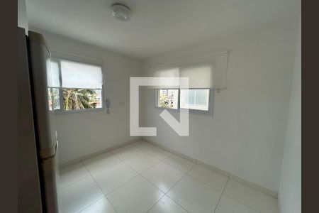Sala e cozinha de apartamento para alugar com 1 quarto, 24m² em Jardim Placaford, Salvador