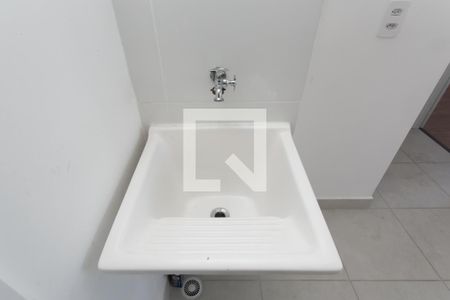 Sala / Cozinha / Tanque  de apartamento à venda com 2 quartos, 45m² em Vila Carmosina, São Paulo