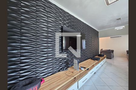 Sala de casa de condomínio para alugar com 3 quartos, 210m² em Bal Pernambuco, Guarujá