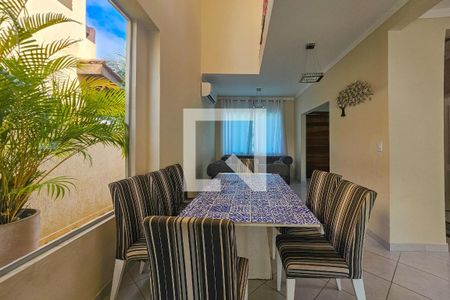 Sala de casa de condomínio para alugar com 3 quartos, 210m² em Bal Pernambuco, Guarujá