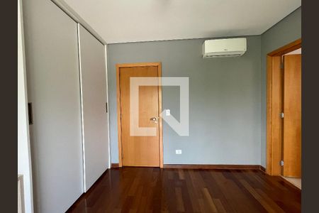 Casa de Condomínio para alugar com 4 quartos, 320m² em Rio Cotia, Cotia