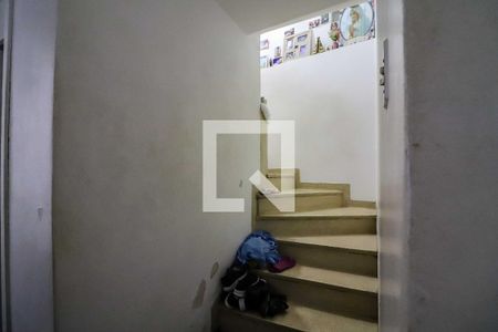 Escadas de casa à venda com 4 quartos, 102m² em Jardim Peri Peri, São Paulo