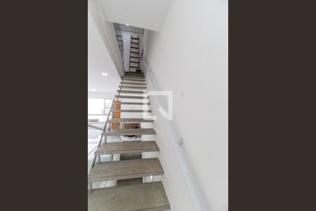 Escada de apartamento para alugar com 2 quartos, 160m² em Vila do Conde, Barueri