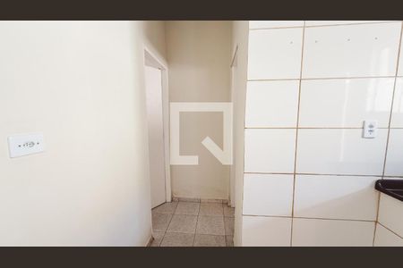 Corredor de casa para alugar com 1 quarto, 60m² em Parque Peruche, São Paulo