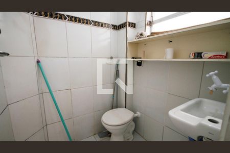 Banheiro de kitnet/studio para alugar com 1 quarto, 23m² em Cidade Ocian, Praia Grande