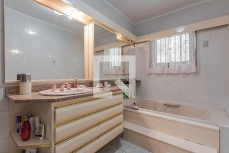 Suíte 1 de casa à venda com 4 quartos, 301m² em Jardim Itu, Porto Alegre