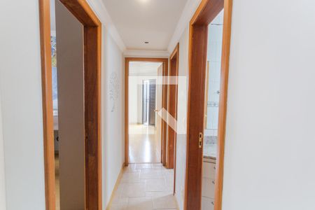 Corredor de apartamento para alugar com 3 quartos, 88m² em Santa Tereza, Belo Horizonte