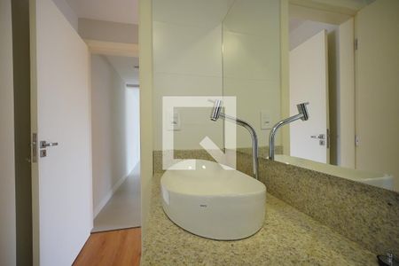 Banheiro da Suíte de apartamento para alugar com 2 quartos, 69m² em Trindade, Florianópolis