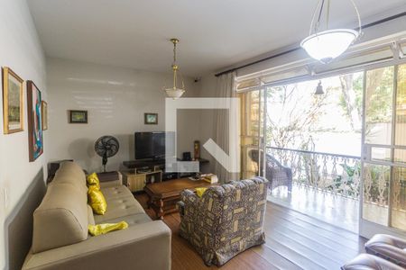 Sala de casa à venda com 6 quartos, 640m² em Santa Efigênia, Belo Horizonte