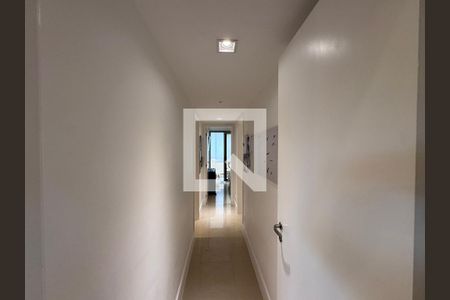 Corredor de apartamento para alugar com 3 quartos, 169m² em Barra da Tijuca, Rio de Janeiro