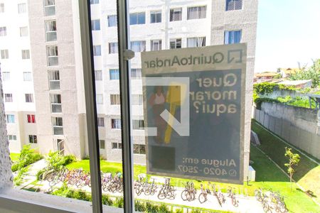 Placa na janela de apartamento para alugar com 2 quartos, 44m² em Guaianases, São Paulo