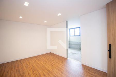 Closet da suíte de casa de condomínio para alugar com 3 quartos, 650m² em Estância Silveira, Contagem