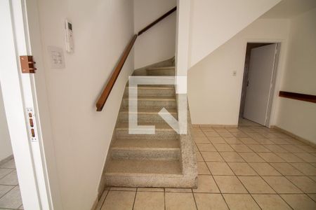 Escada de casa para alugar com 3 quartos, 120m² em Santo Amaro, São Paulo