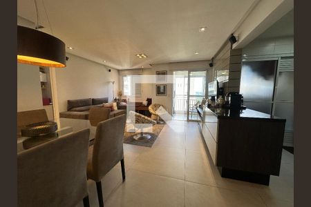 Sala de apartamento à venda com 2 quartos, 74m² em Jardim Tupanci, Barueri