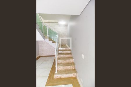 Escada de apartamento para alugar com 3 quartos, 20220m² em Chacara Santa Lucia dos Ypes, Carapicuíba