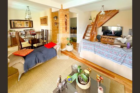 Sala de TV de casa para alugar com 3 quartos, 150m² em São João do Rio Vermelho, Florianópolis