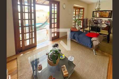 Sala de TV de casa para alugar com 3 quartos, 150m² em São João do Rio Vermelho, Florianópolis