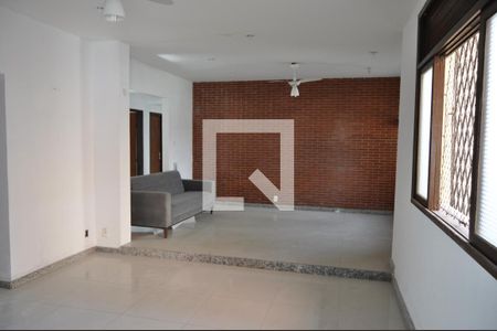 Casa à venda com 3 quartos, 500m² em Encantado, Rio de Janeiro