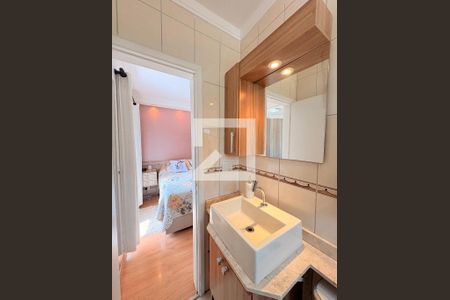 Banheiro da Suíte de casa de condomínio à venda com 3 quartos, 110m² em Jardim Shangai, Jundiaí