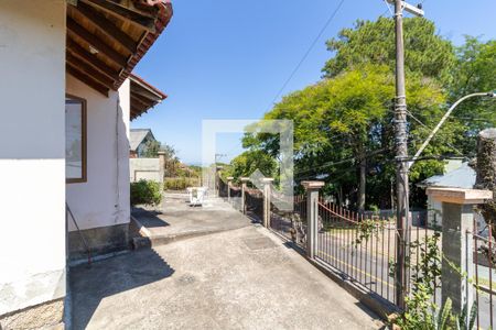 Quintal de casa à venda com 3 quartos, 260m² em Teresópolis, Porto Alegre