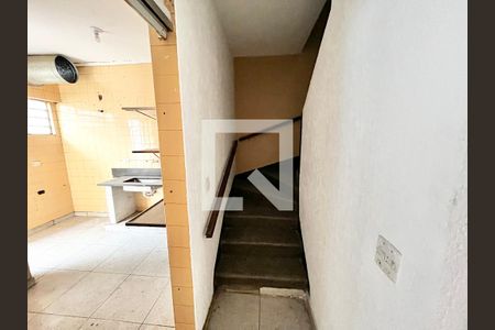 Escada de casa para alugar com 4 quartos, 170m² em Santana, São Paulo