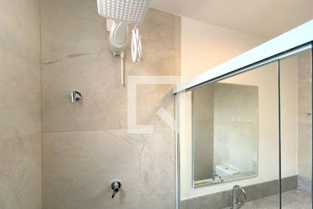 Banheiro da Suíte 1 de apartamento para alugar com 2 quartos, 63m² em Serra, Belo Horizonte