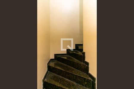 Escada de casa à venda com 5 quartos, 250m² em Parque Residencial Oratorio, São Paulo