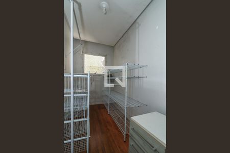 Closet da suíte de apartamento para alugar com 2 quartos, 95m² em Petrópolis, Porto Alegre