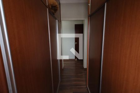 Closet da suíte 1 de casa à venda com 5 quartos, 289m² em Km 18, Osasco