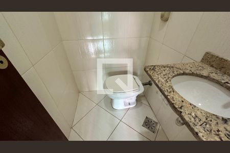 Lavabo de casa de condomínio para alugar com 3 quartos, 300m² em Vargem Pequena, Rio de Janeiro