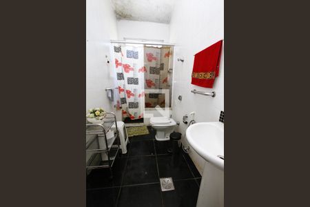 Banheiro Social de casa à venda com 4 quartos, 336m² em Carlos Prates, Belo Horizonte